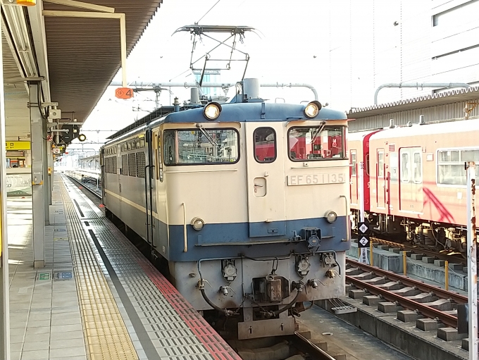 鉄道乗車記録の写真:列車・車両の様子(未乗車)(4)        「回送列車と言うので待っていたらなんとEF65 1135の単機回送でした。」
