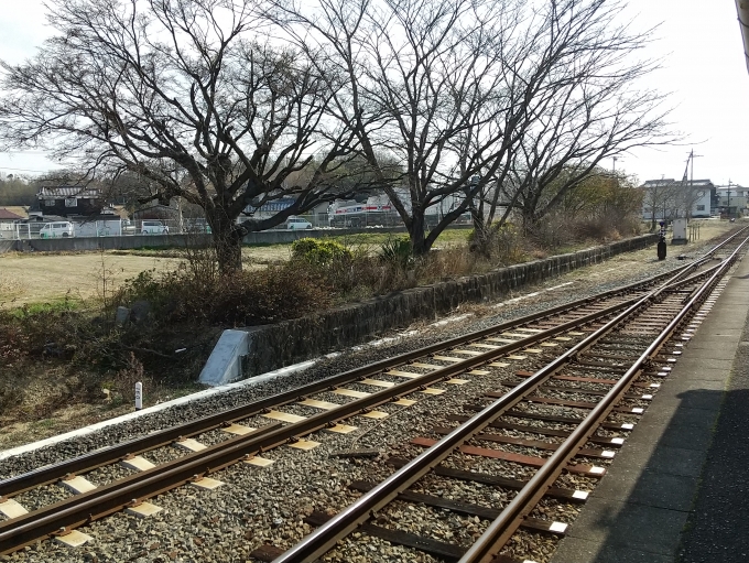 鉄道乗車記録の写真:駅舎・駅施設、様子(5)        「元粟生行きホームです。」