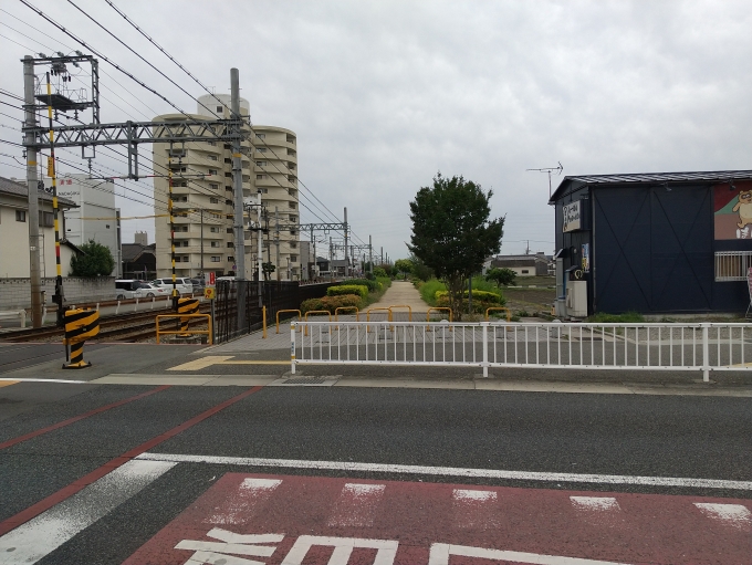 鉄道乗車記録の写真:旅の思い出(3)        「旧飾磨港線の遊歩道の亀山方向を見ています。遊歩道は手柄駅横の姫路中央卸売市場から飾磨の辺りまで続いています。」