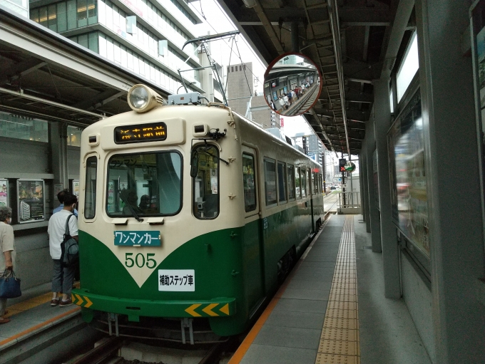 鉄道乗車記録の写真:乗車した列車(外観)(5)        「天王寺駅前に着きました。到着前に先行電車の発車待ちで2､3分待ちました。」