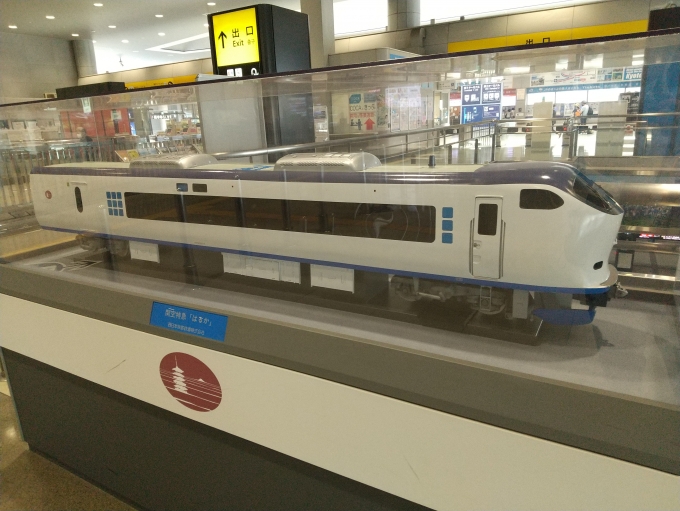 鉄道乗車記録の写真:旅の思い出(3)        「関西空港駅にある281系の模型です。(クロ281-1)」