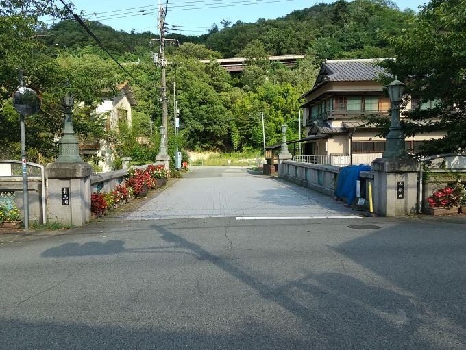 鉄道乗車記録の写真:旅の思い出(7)        「現在の乙倉橋です。(神鉄有馬温泉駅から北へ徒歩約10分のところに有ります。)」