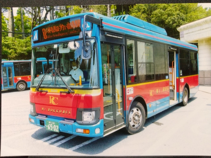 鉄道乗車記録の写真:旅の思い出(8)        「六甲山上はこのバスで移動しました。
ケーブルカーと同じクラシックタイプの塗色です。(但し、他の塗色もあります。)」