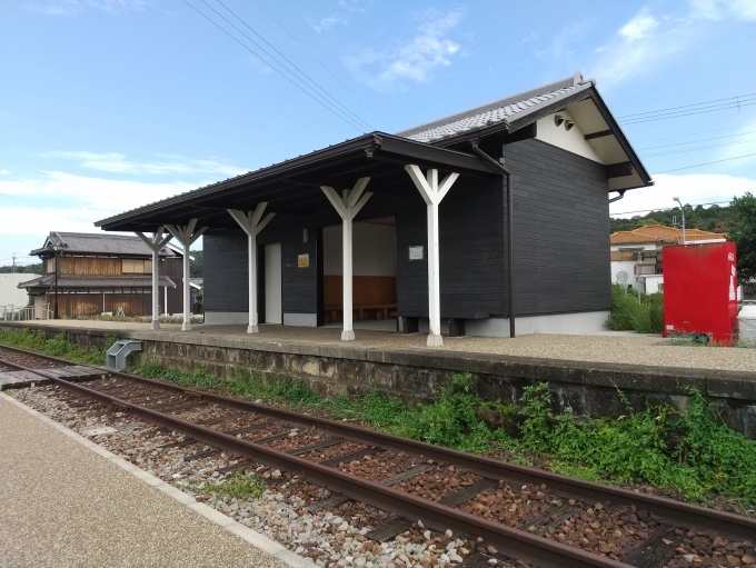 鉄道乗車記録の写真:旅の思い出(14)        「線路側から見た別所駅駅舎です。(正確には駅舎風休憩所です)」
