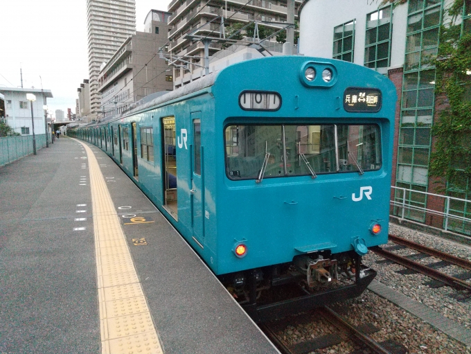 鉄道乗車記録の写真:乗車した列車(外観)(16)        「兵庫駅に着きました。地上駅時代からずいぶんと変わりました。」
