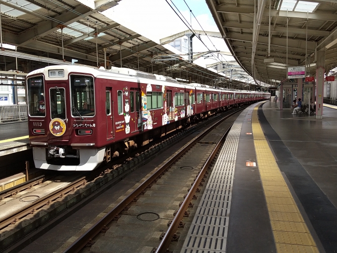 鉄道乗車記録の写真:列車・車両の様子(未乗車)(2)        「乗って来た急行の後に到着した、宝塚線のコウペンちゃん号です。」
