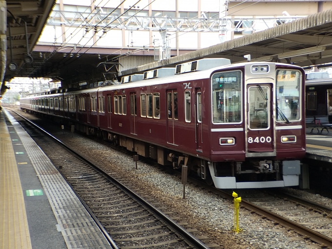 鉄道乗車記録の写真:列車・車両の様子(未乗車)(2)        「崇禅寺付近ですれ違ったので、桂で待ち構えて狩りました。(当方の乗った列車の2本後でした。)」