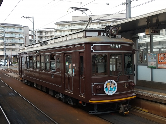 鉄道乗車記録の写真:列車・車両の様子(未乗車)(2)        「嵐電天神川駅で撮ったモボ21型27号です。」