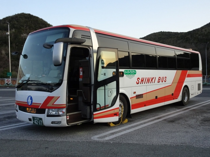 鉄道乗車記録の写真:旅の思い出(7)        「三ノ宮と岡山の往復で乗車した神姫バスの高速バスです。(撮影場所は帰りの備前SAです)」