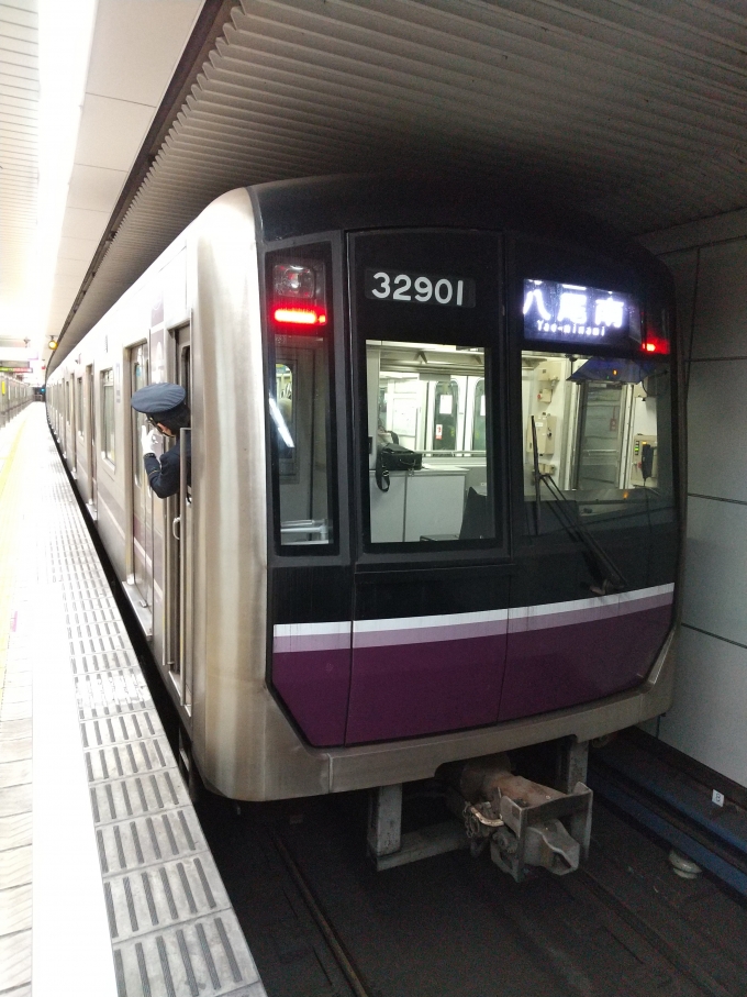 鉄道乗車記録の写真:乗車した列車(外観)(1)        「これに乗って谷町九丁目(近鉄大阪上本町)まで移動します。」