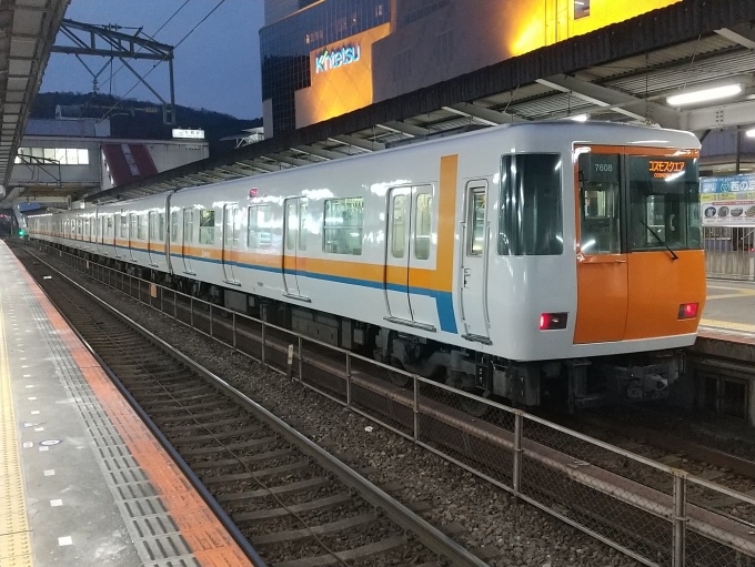 鉄道乗車記録の写真:列車・車両の様子(未乗車)(1)          「大阪メトロに乗り入れている近鉄7000系です。」