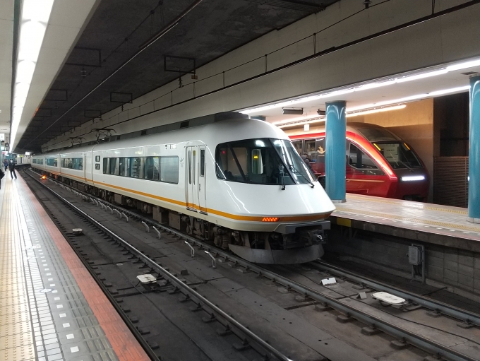 鉄道乗車記録の写真:列車・車両の様子(未乗車)(6)        「歴代の名阪特急の並びです。」