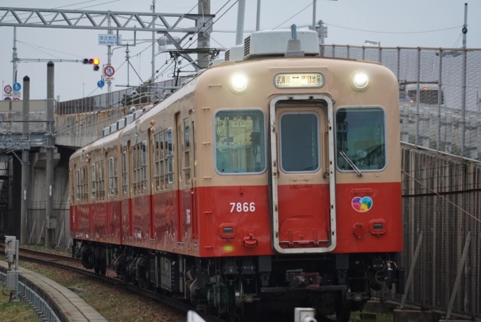 鉄道乗車記録の写真:列車・車両の様子(未乗車)(3)        「武庫川駅に留置していた編成が出て来ました。」