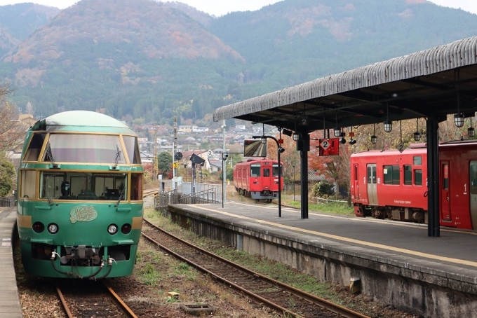 鉄道乗車記録の写真:列車・車両の様子(未乗車)(1)     「代行バスで移動先のゆふいん駅にて」