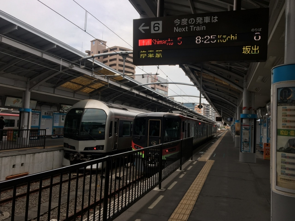 鉄道乗車記録「高松駅から丸亀駅」乗車した列車(外観)の写真(1) by パパ 撮影日時:2021年06月
