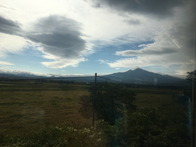 鉄道乗車記録の写真:車窓・風景(1)        「斜里岳」