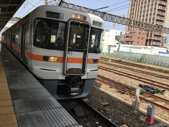 鉄道乗車記録の写真:乗車した列車(外観)(1)        「昨日帰り列車みたいv9編成」