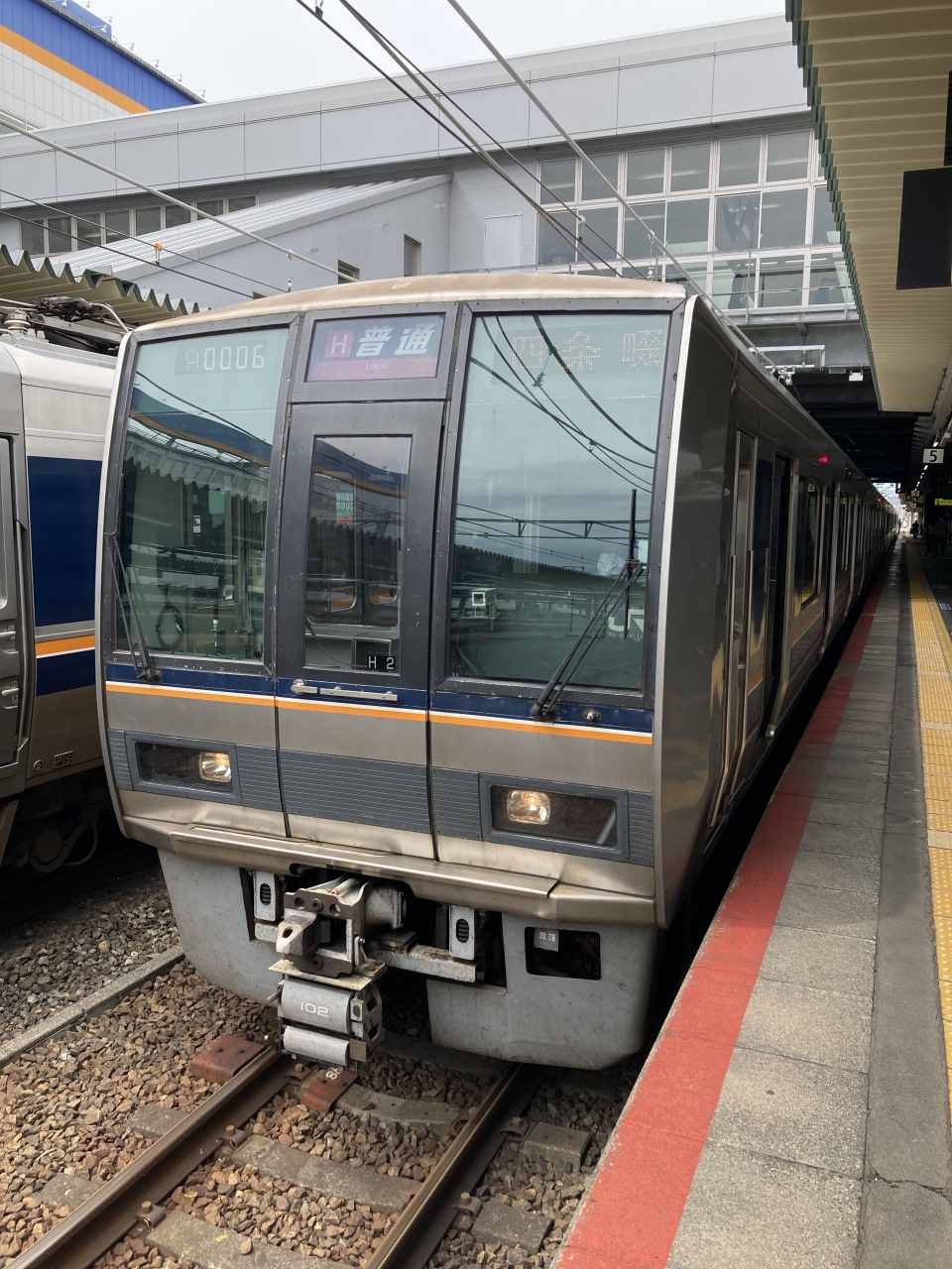 鉄道乗車記録「尼崎駅から京橋駅」乗車した列車(外観)の写真(3) by Kusmin 撮影日時:2022年04月27日