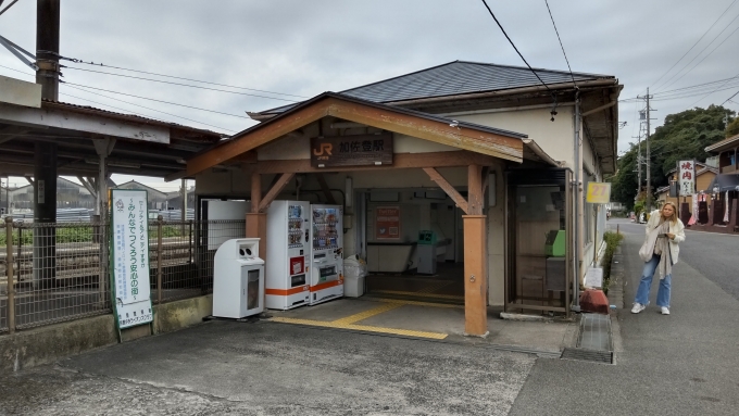 鉄道乗車記録の写真:駅舎・駅施設、様子(3)        「加佐登駅から平田町駅までコミュニティバス、平田町駅から鈴鹿サーキットまではタクシー利用して現地入りです。オランダ人のShizuka さん、ありがとうございました。」