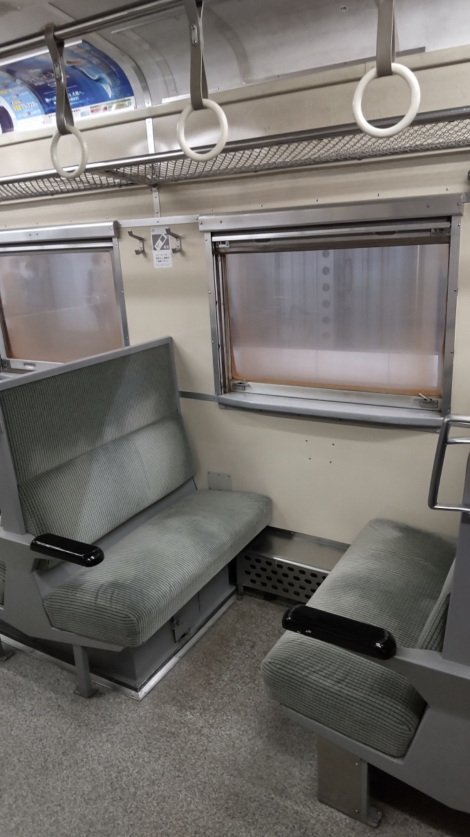 鉄道乗車記録の写真:車内設備、様子(6)        「普通のクロスシートです。」