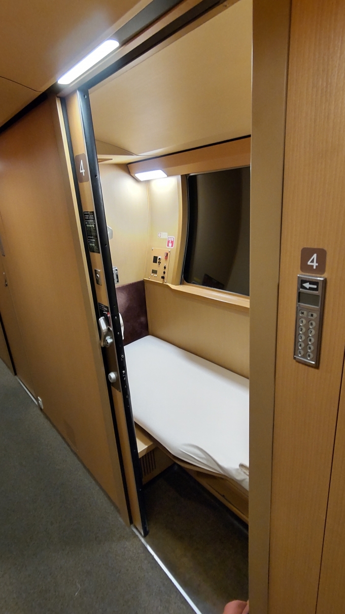鉄道乗車記録の写真:車内設備、様子(3)     「乗ったのはこちらのシングル個室です。」
