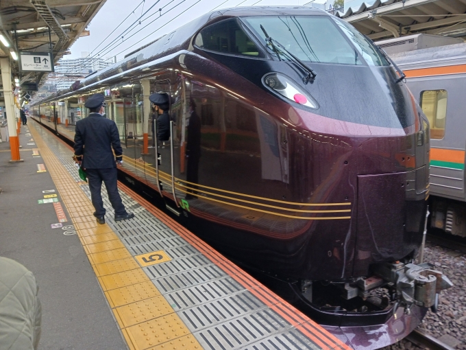 鉄道乗車記録の写真:列車・車両の様子(未乗車)(2)        「熱海駅開業99周年記念ツアーで使用されているE655系です。クロE654-101 」