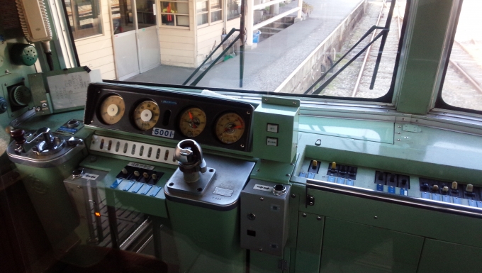 鉄道乗車記録の写真:車窓・風景(2)        「運転席です。」