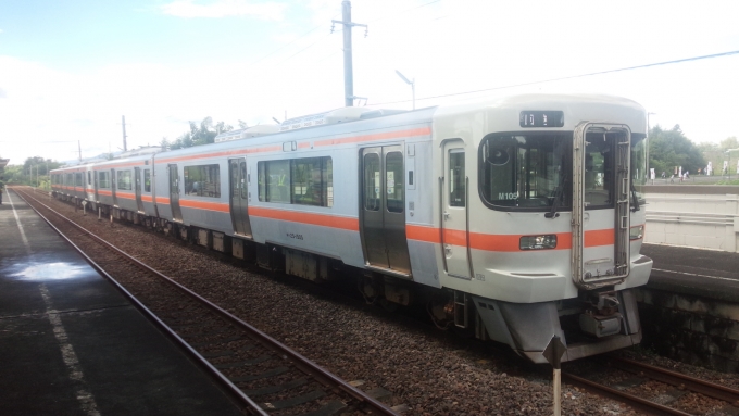 鉄道乗車記録の写真:列車・車両の様子(未乗車)(1)          「津からの臨時列車、キハ25-1104です。」