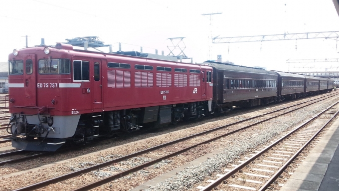 鉄道乗車記録の写真:乗車した列車(外観)(1)          「郡山まで回送し折り返して福島駅に向かうところです。」