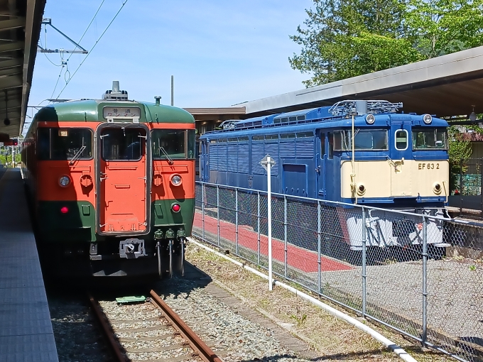 鉄道乗車記録の写真:列車・車両の様子(未乗車)(2)        「115系湘南塗装(S3)と保存されているEF63 2号機です。」