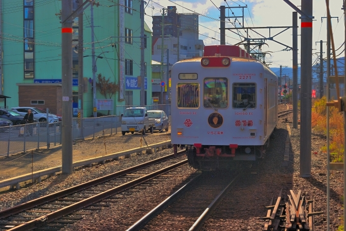 鉄道乗車記録の写真:乗車した列車(外観)(1)          「乗車した列車です。2271Fイチゴ電車。」
