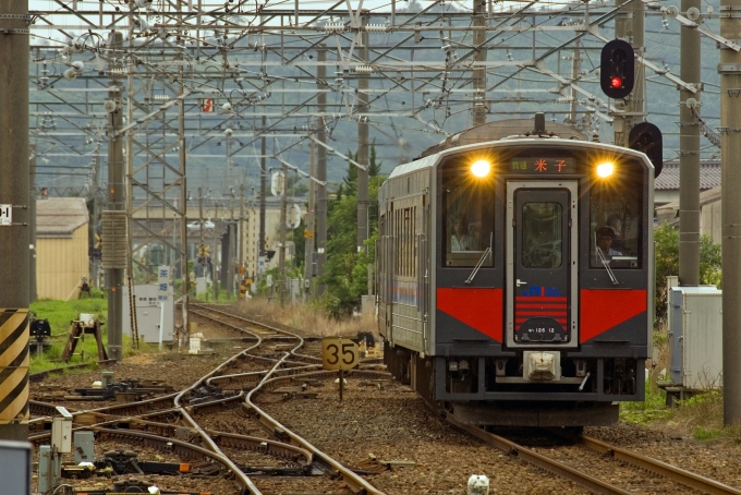 鉄道乗車記録の写真:乗車した列車(外観)(2)        「乗車した列車。キハ126-12です。」