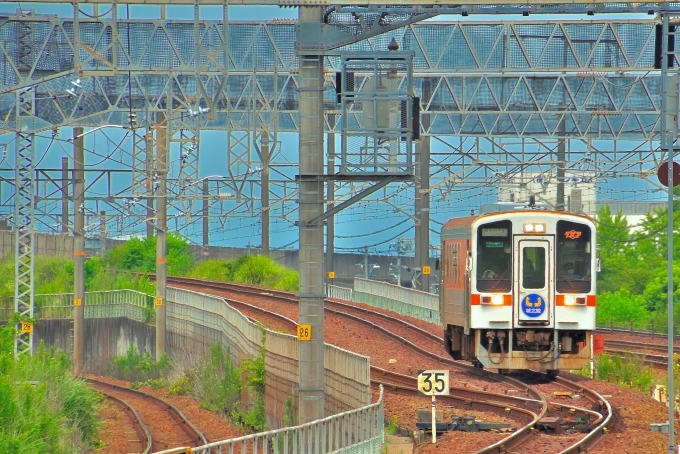 鉄道乗車記録の写真:乗車した列車(外観)(2)        「枇杷島駅の構内です。」