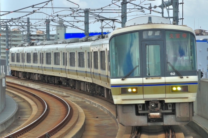鉄道乗車記録の写真:列車・車両の様子(未乗車)(2)        「201系を置き換えて221系のローカルとなった。奈良線と共通運用。」