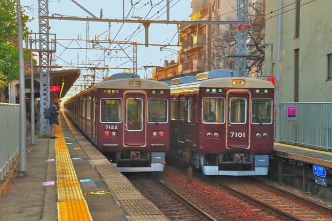 鉄道乗車記録の写真:乗車した列車(外観)(1)        「乗車した列車。7001Fです。（8042が大阪梅田方先頭。）」