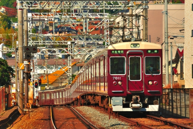 鉄道乗車記録の写真:乗車した列車(外観)(1)        「乗車した列車。7011Fです。」