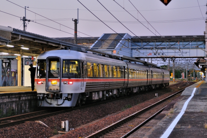 鉄道乗車記録の写真:列車・車両の様子(未乗車)(2)        「キハ85系急行「いせ」。」