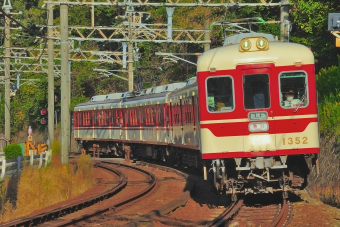 鉄道乗車記録の写真:乗車した列車(外観)(1)          「乗車した列車。1352Fです。
準急三田行きに乗車しています。」