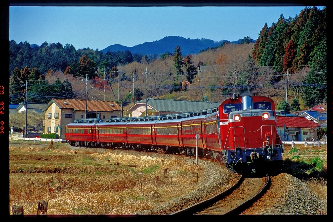 鉄道乗車記録の写真:列車・車両の様子(未乗車)(2)        「ジョイフルトレイン「ゆとり」をDD51 895がけん引き。」
