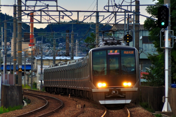 鉄道乗車記録の写真:乗車した列車(外観)(2)        「乗車した列車。321系D10編成です。クモハ320-10に乗車。」