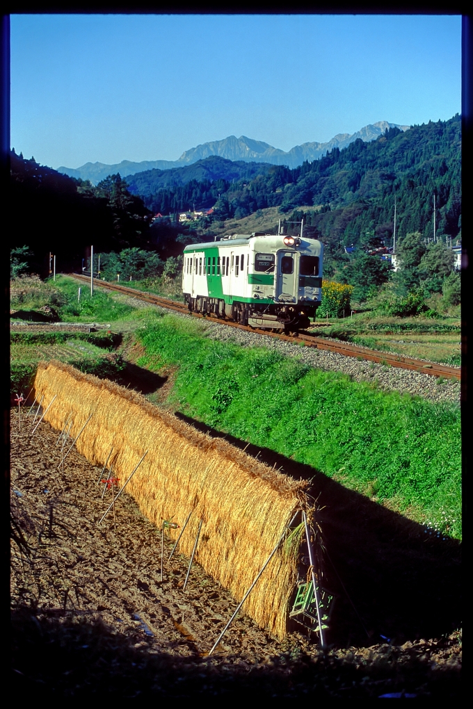 鉄道乗車記録の写真:乗車した列車(外観)(1)        「乗車した列車。キハ52 115です。」