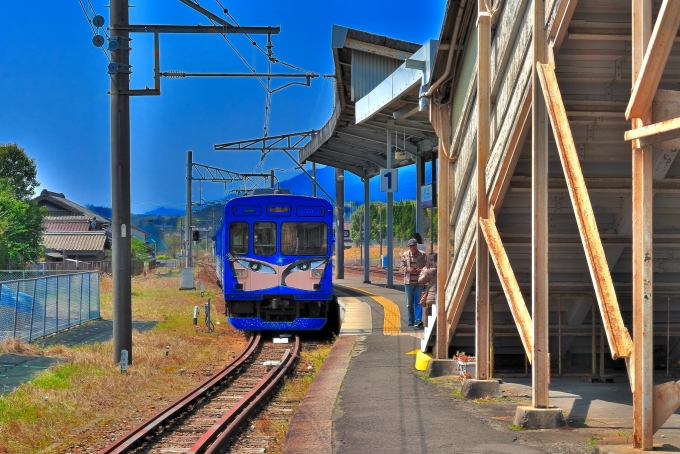鉄道乗車記録の写真:乗車した列車(外観)(1)        「乗車した列車。伊賀鉄道200形201Fです。」