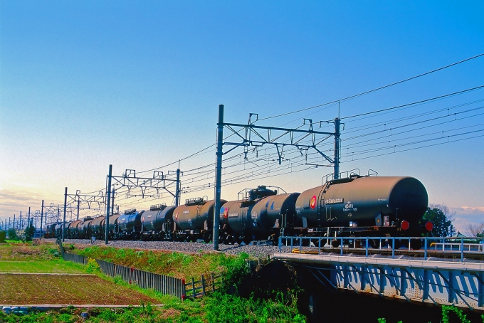 鉄道乗車記録の写真:列車・車両の様子(未乗車)(2)        「石油貨物列車。」