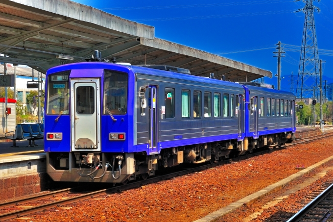鉄道乗車記録の写真:乗車した列車(外観)(1)          「キハ120-15/キハ120-305」