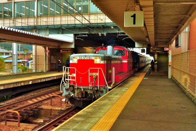 鉄道乗車記録の写真:列車・車両の様子(未乗車)(1)          「なんとまあ、訓練車が通過。」