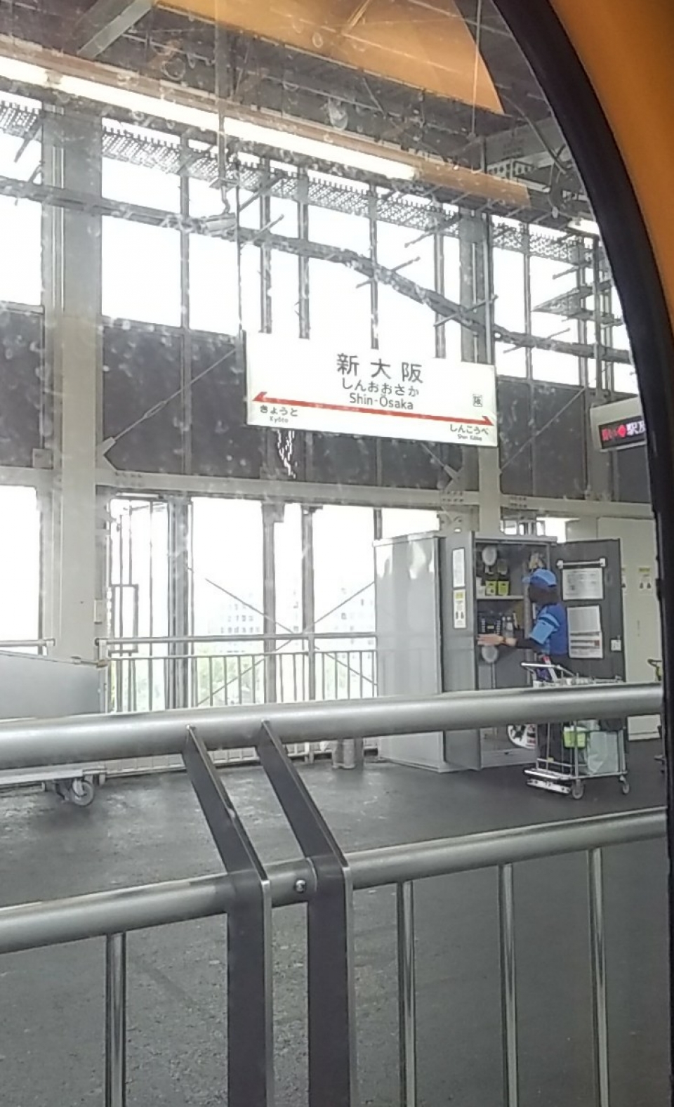 鉄道乗車記録「新大阪駅から博多駅」駅名看板の写真(1) by ty27475 撮影日時:2021年04月14日