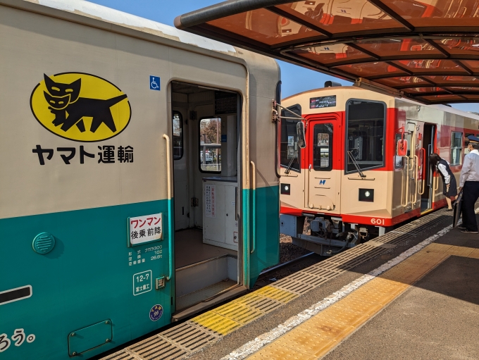 鉄道乗車記録の写真:乗車した列車(外観)(3)        「関駅にて車両交換」