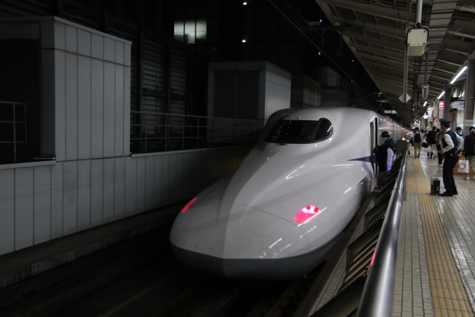 鉄道乗車記録の写真:乗車した列車(外観)(4)        「折り返し  のぞみ261号  で新大阪へ下りました」