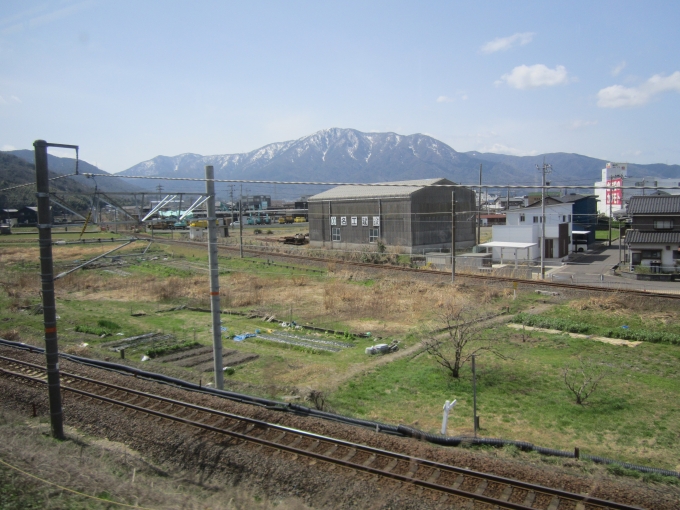 鉄道乗車記録の写真:車窓・風景(2)        「JR北陸本線_敦賀から鳩原ループ線へ向かう車窓を撮影（右下の線路は敦賀方面）」