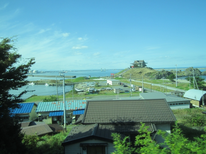 鉄道乗車記録の写真:車窓・風景(4)        「蕪嶋神社（八戸線車窓より撮影）」